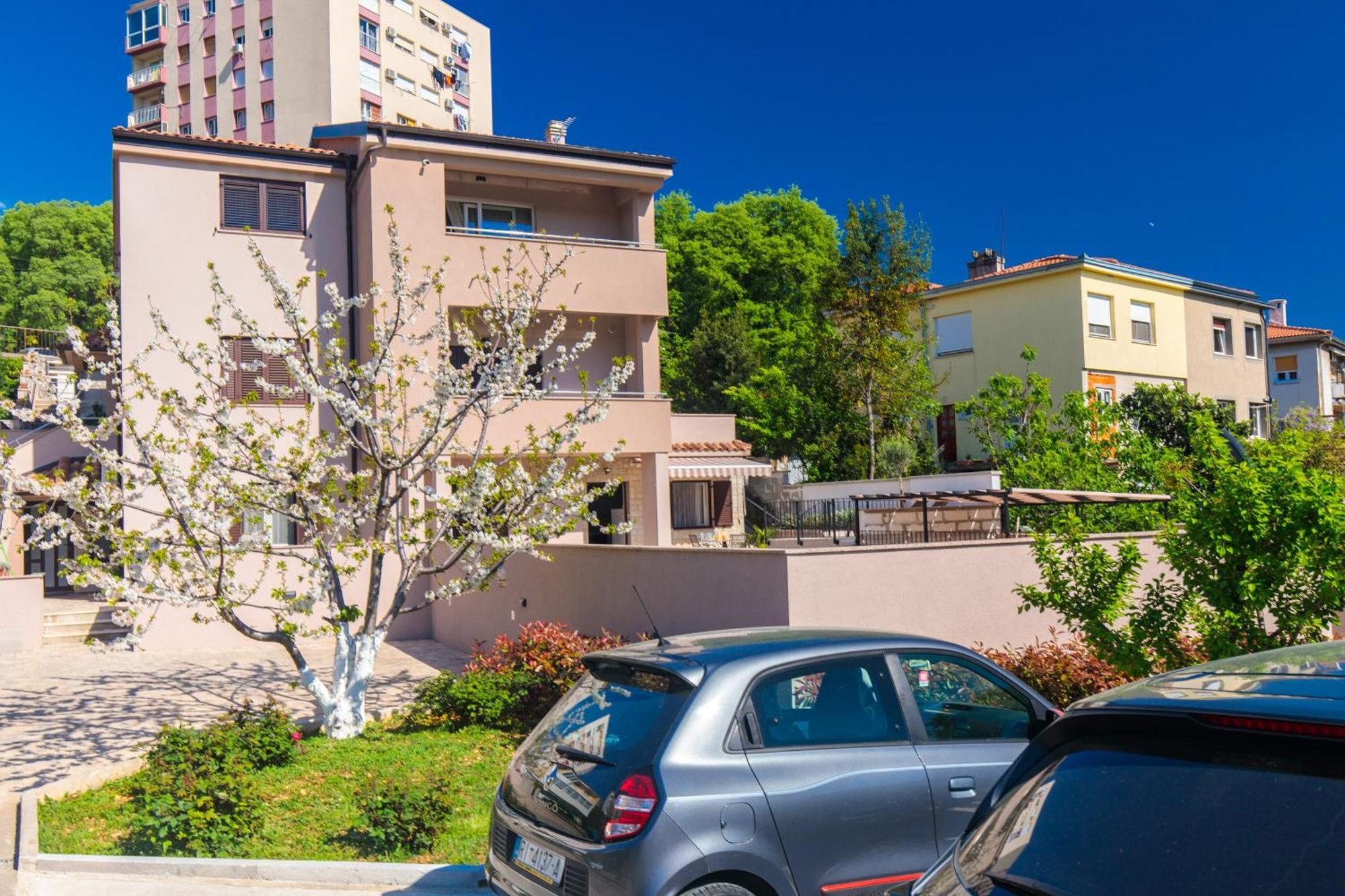 Ela Lägenhet Rijeka Exteriör bild